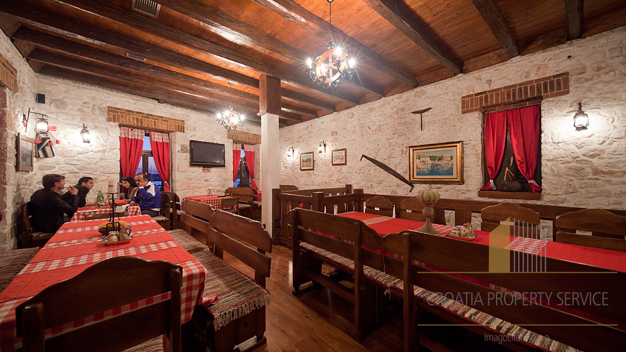 Predivna kamena kuća prvi red uz more – Rogoznica!