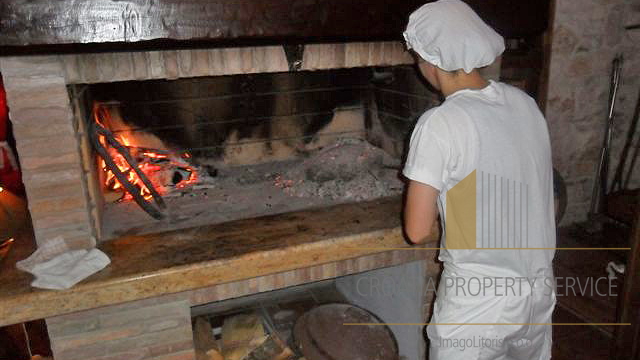 Predivna kamena kuća prvi red uz more – Rogoznica!