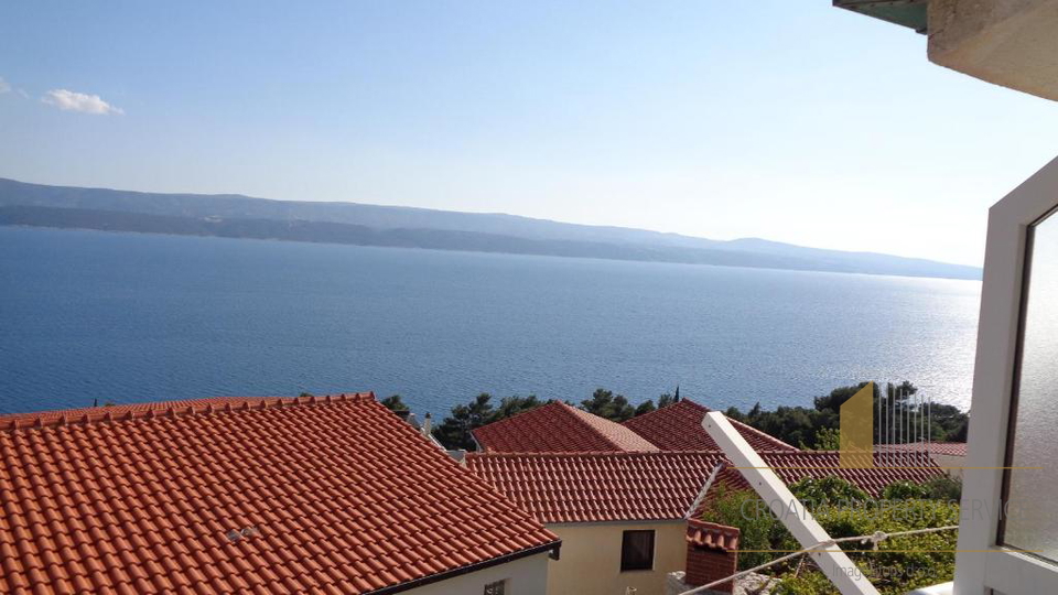 Investimento con vista mare: Casa con appartamenti a Lokva Rogoznica, a 250 m dalla spiaggia!