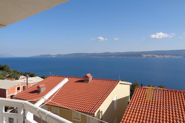 Investimento con vista mare: Casa con appartamenti a Lokva Rogoznica, a 250 m dalla spiaggia!