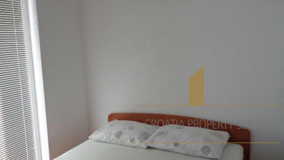 Investimento con vista mare: Casa con appartamenti a Lokva Rogoznica, a 250 m dalla spiaggia!
