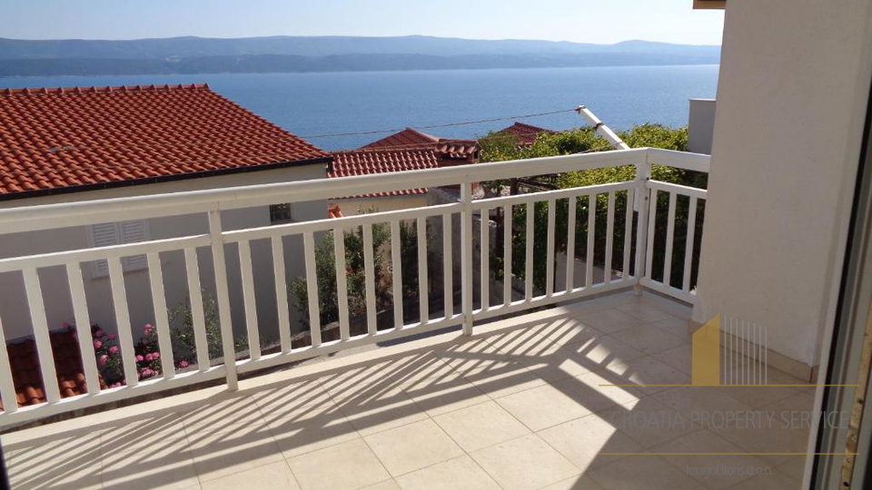 Investimento con vista mare: Casa con appartamenti a Lokva Rogoznica, a 250 m dalla spiaggia!
