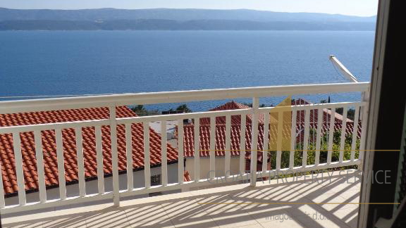 Investimento con vista mare: Casa con appartamenti a Lokva Rogoznica, a 250 m dalla spiaggia!