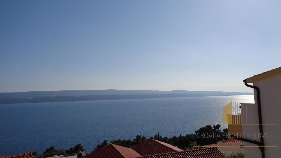 Investimento con vista mare: Casa con appartamenti a Lokva Rogoznica, a 250 m dalla spiaggia!