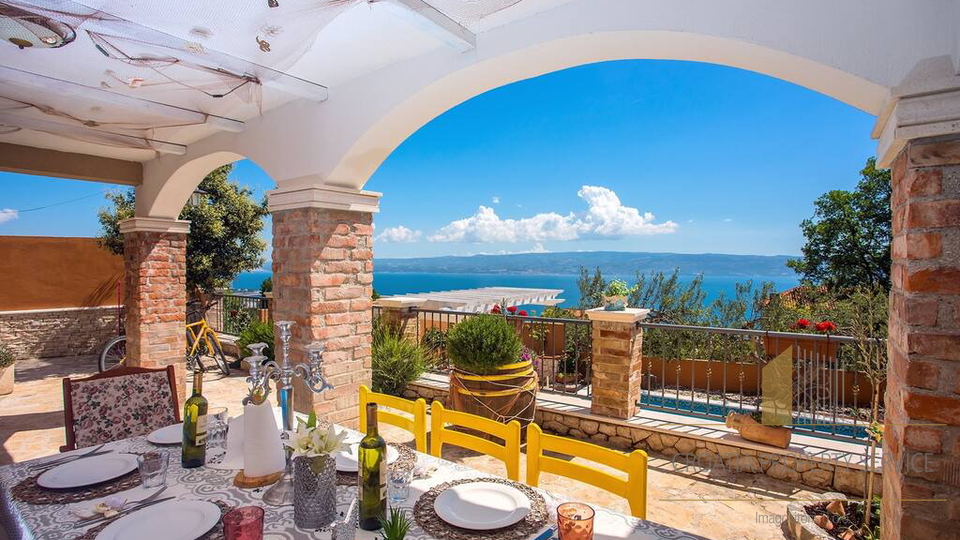 Exclusive villa with a panoramic view of the sea in the vicinity of Split!