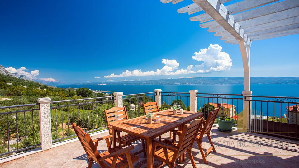 Exclusive villa with a panoramic view of the sea in the vicinity of Split!