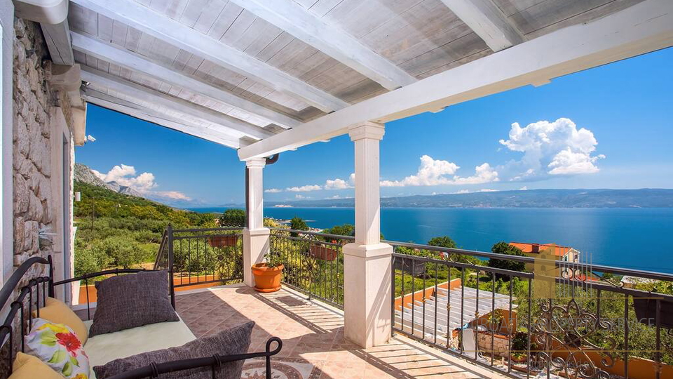 Exclusive villa with a panoramic view of the sea in the vicinity of Split!