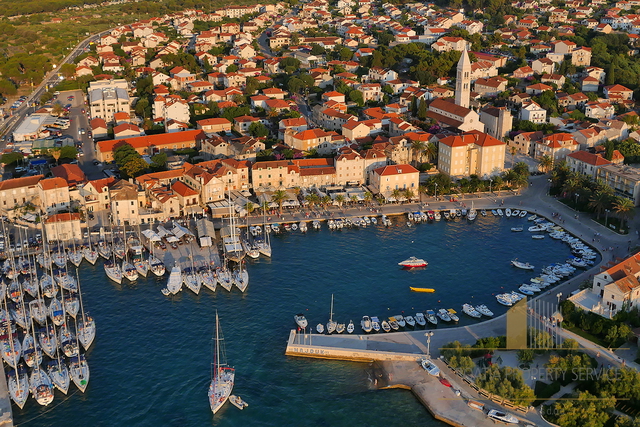 Terreno edificabile a 80 m dal mare a Supetar sull'isola di Brač!