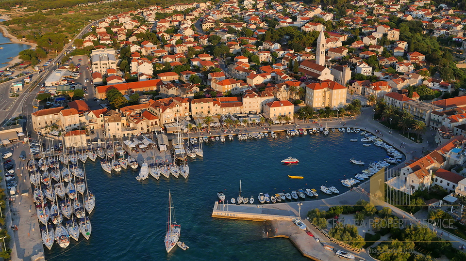 Terreno edificabile a 80 m dal mare a Supetar sull'isola di Brač!