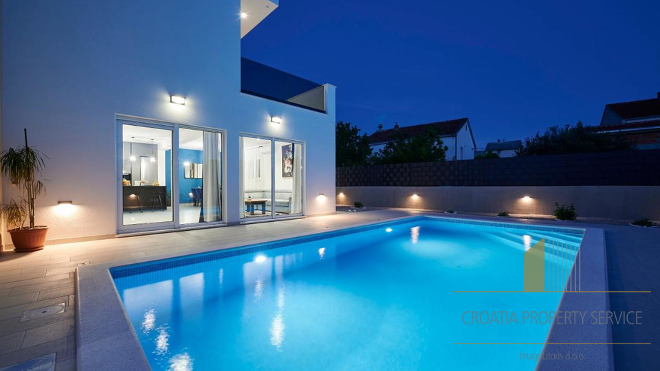 Splendida villa di lusso con piscina – Kaštela!