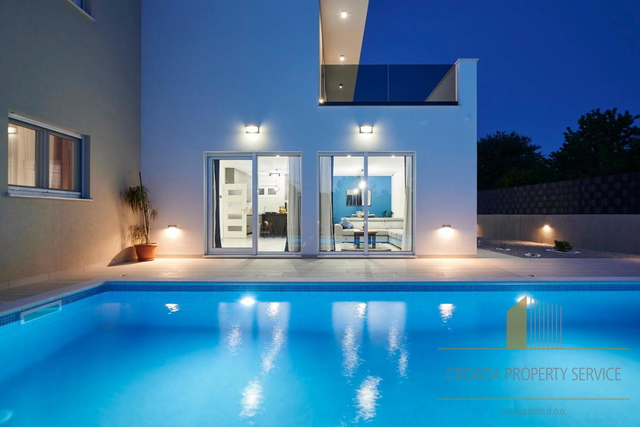 Splendida villa di lusso con piscina – Kaštela!