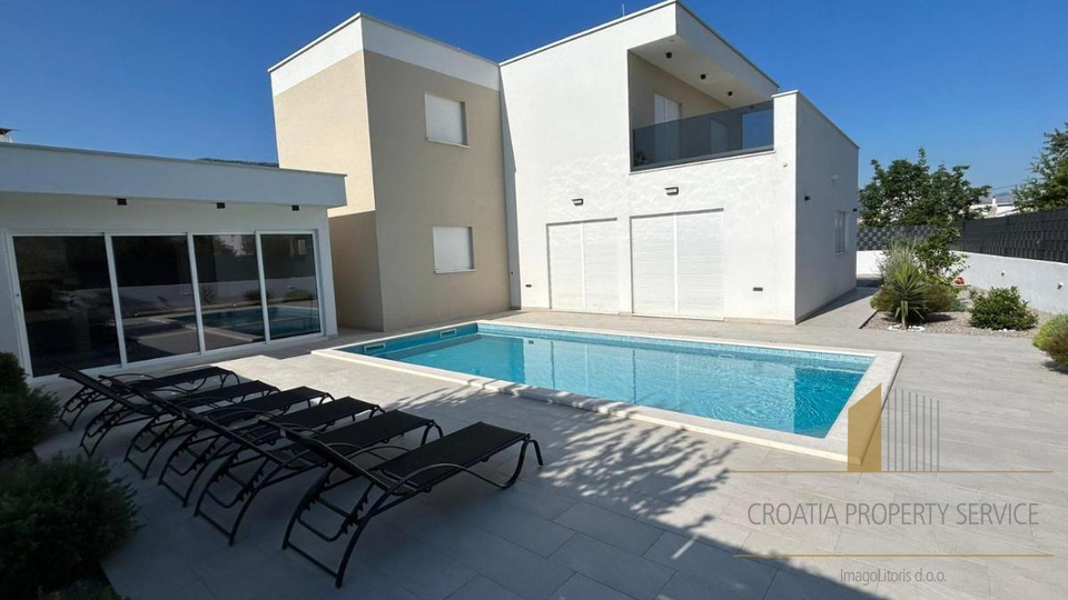 Splendida villa di lusso con piscina – Kaštela!