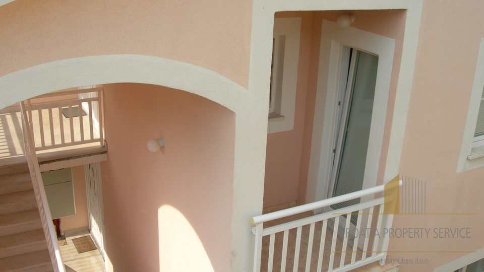 Eccellente casa con appartamenti vicino al mare con splendida vista