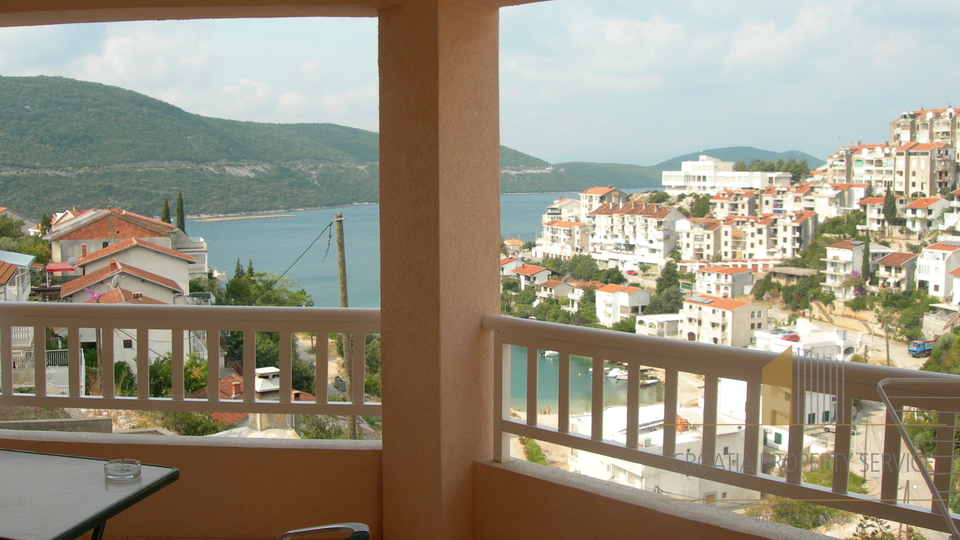 Eccellente casa con appartamenti vicino al mare con splendida vista