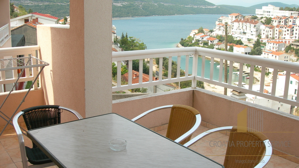 Eccellente casa con appartamenti vicino al mare con splendida vista