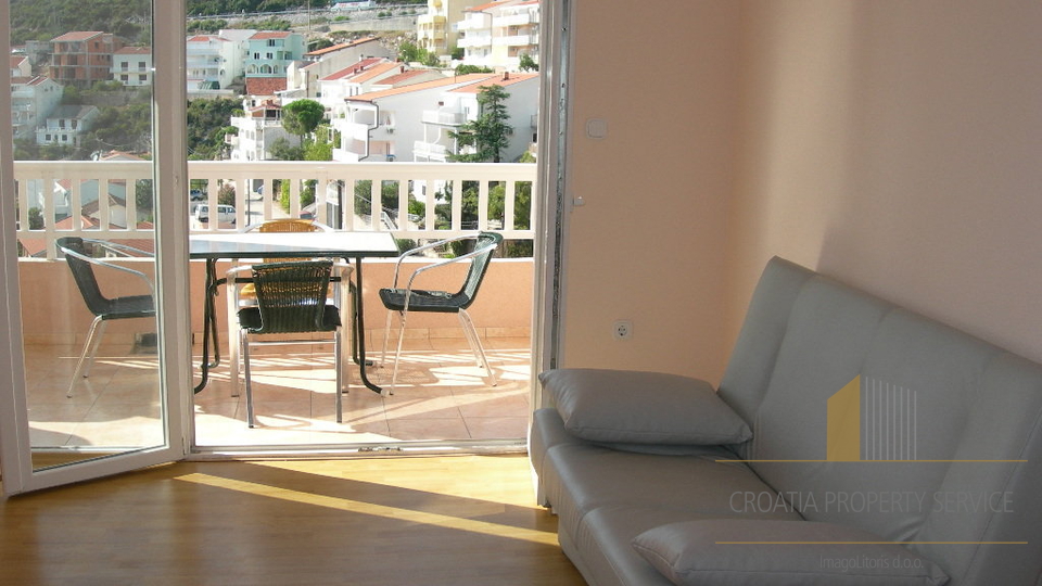 Eccellente casa con appartamenti vicino al mare con splendida vista