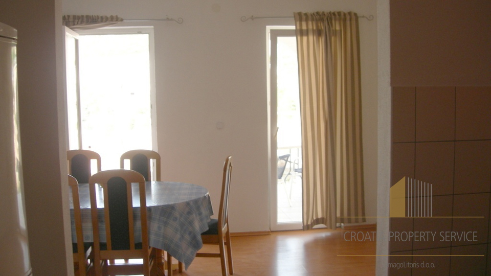 Eccellente casa con appartamenti vicino al mare con splendida vista