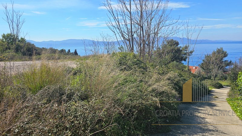 Terreno edificabile in seconda fila sulla spiaggia nella splendida riviera di Makarska!