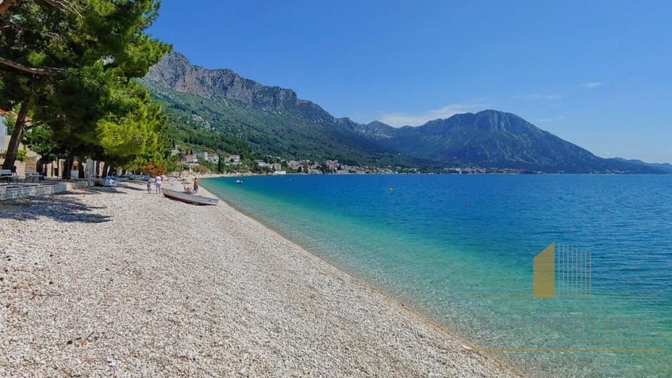 Terreno edificabile in seconda fila sulla spiaggia nella splendida riviera di Makarska!