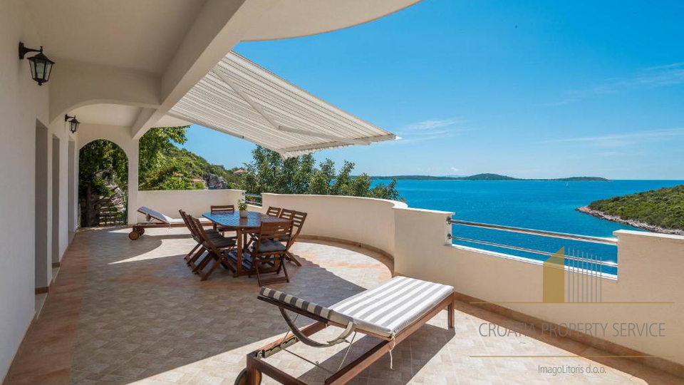 Wunderschönes Ferienhaus 30 m vom Meer in Vinišće!