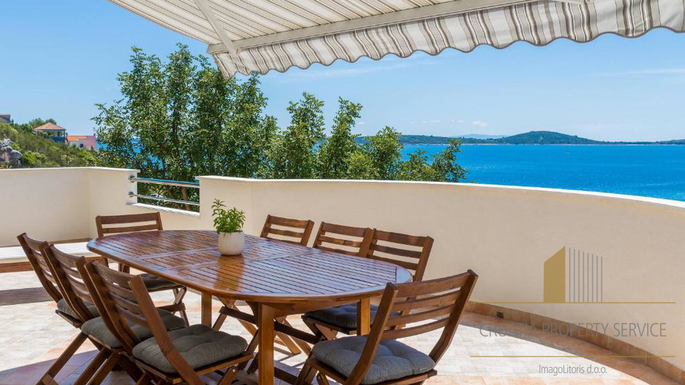 Wunderschönes Ferienhaus 30 m vom Meer in Vinišće!