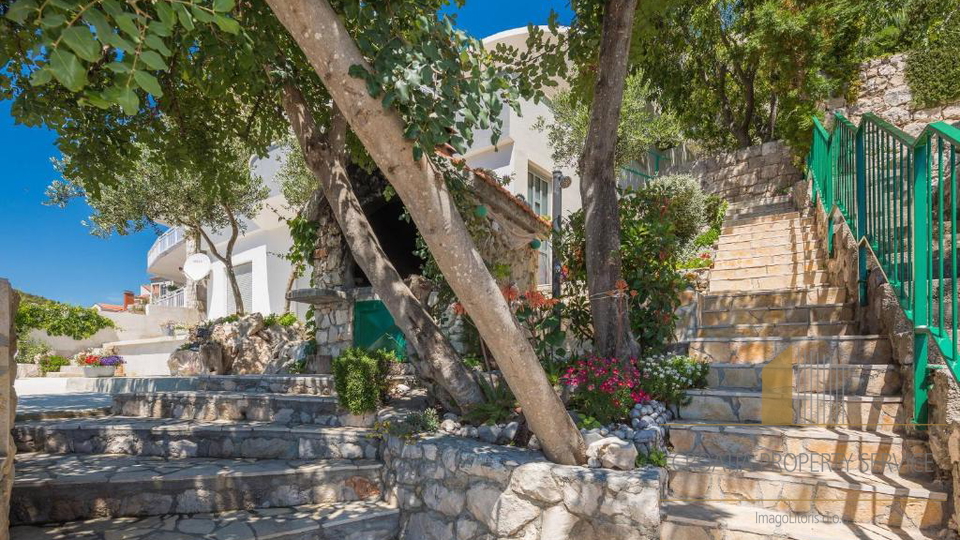 Wunderschönes Ferienhaus 30 m vom Meer in Vinišće!