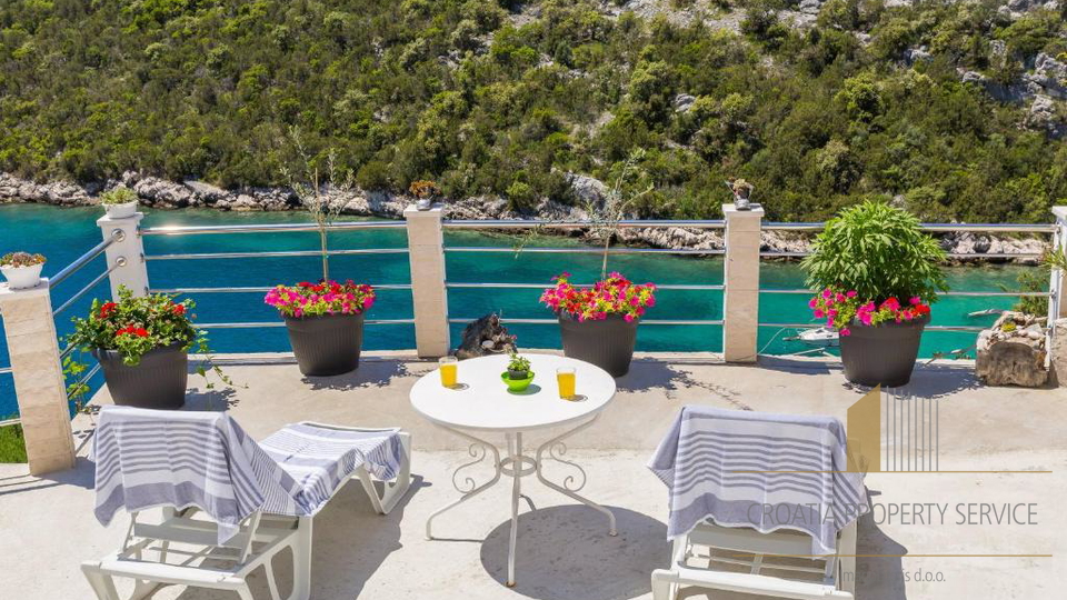 Wunderschönes Ferienhaus 30 m vom Meer in Vinišće!
