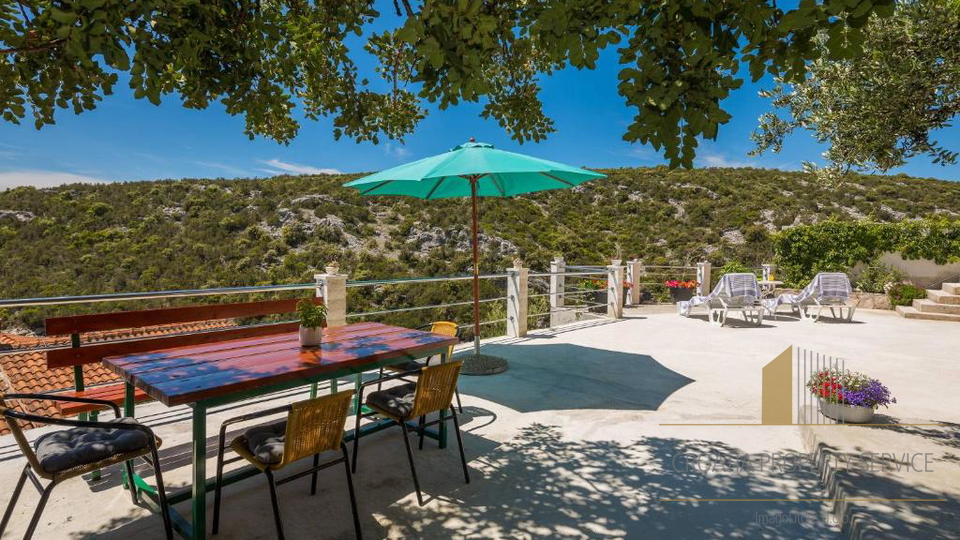 Wunderschönes Ferienhaus 30 m vom Meer in Vinišće!
