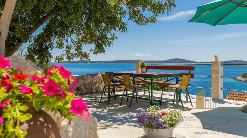 Wunderschönes Ferienhaus 30 m vom Meer in Vinišće!