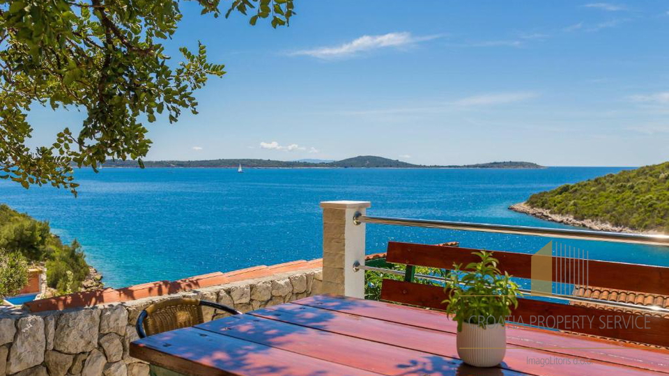 Wunderschönes Ferienhaus 30 m vom Meer in Vinišće!