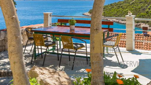 Wunderschönes Ferienhaus 30 m vom Meer in Vinišće!