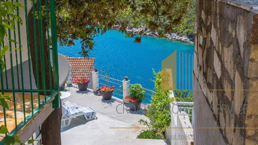 Wunderschönes Ferienhaus 30 m vom Meer in Vinišće!