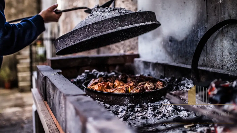 Boutique apart-hotel and restaurant in the center of Dubrovnik with investment potential!