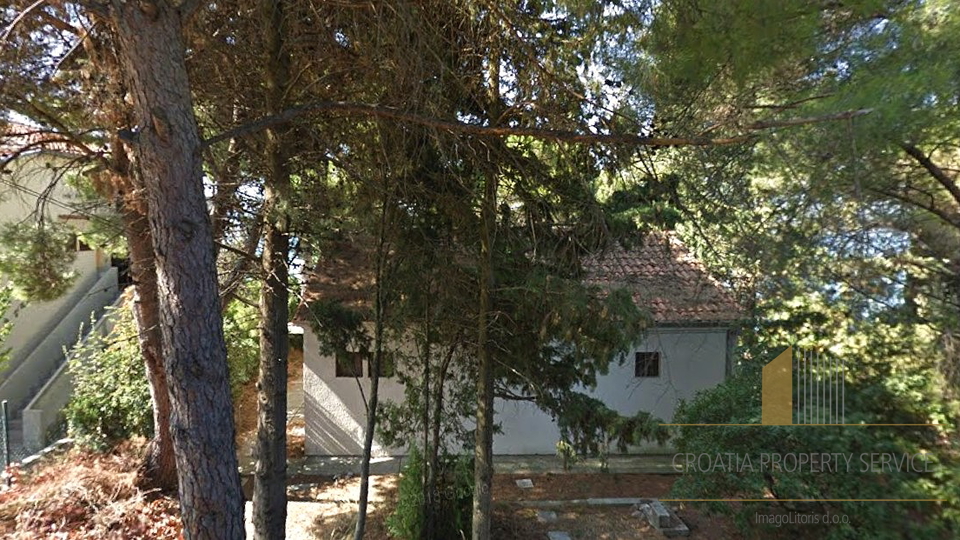 Single-storey house with great potential, first row to the sea near Zadar!