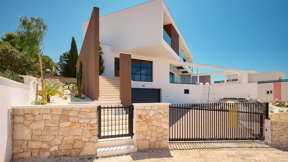 Exklusive moderne Villa mit Panoramablick auf das Meer – Primošten!