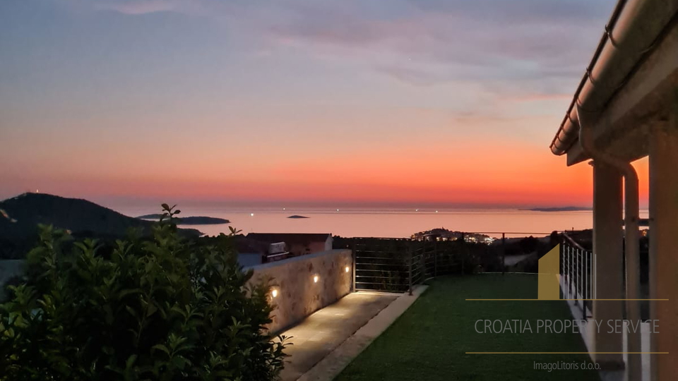 Luksuzna mediteranska vila s pogledom na more – Primošten!