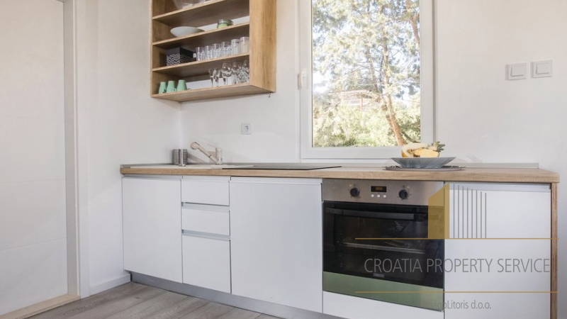 Prekrasna apartmanska kuća s bazenom u Vrboskoj, Hvar!