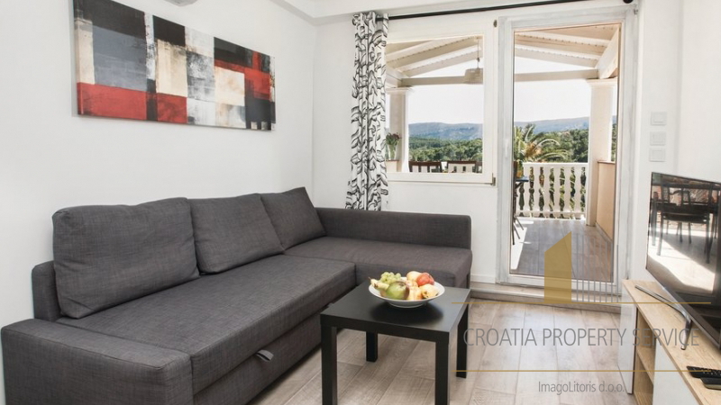 Prekrasna apartmanska kuća s bazenom u Vrboskoj, Hvar!