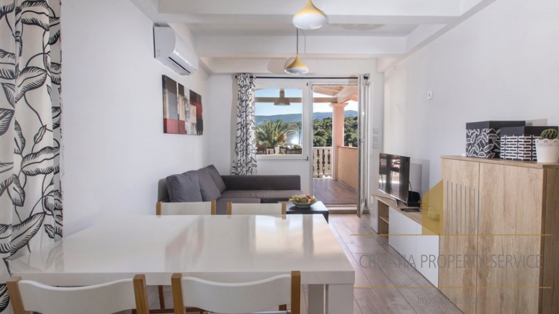 Prekrasna apartmanska kuća s bazenom u Vrboskoj, Hvar!