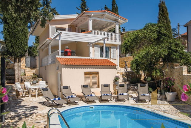 Prekrasna apartmanska kuća s bazenom u Vrboskoj, Hvar!