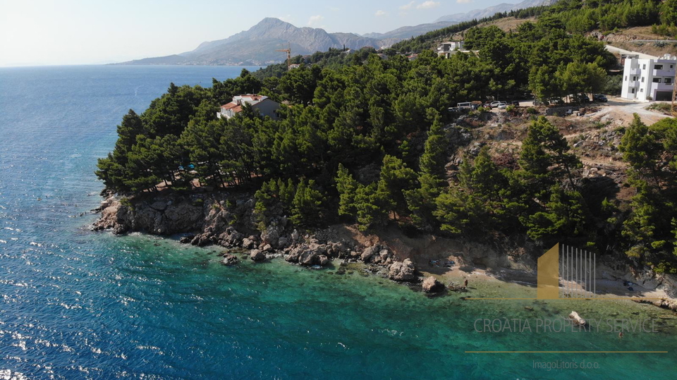 Eine einzigartige Villa in exklusiver Lage, erste Reihe zum Strand – Omiška Riviera! Exklusiver Verkauf!