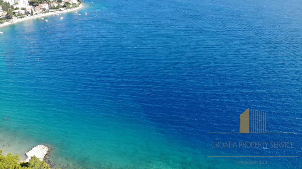 Eine einzigartige Villa in exklusiver Lage, erste Reihe zum Strand – Omiška Riviera! Exklusiver Verkauf!