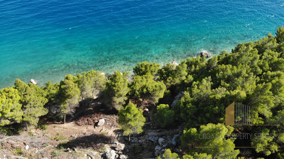 Eine einzigartige Villa in exklusiver Lage, erste Reihe zum Strand – Omiška Riviera! Exklusiver Verkauf!