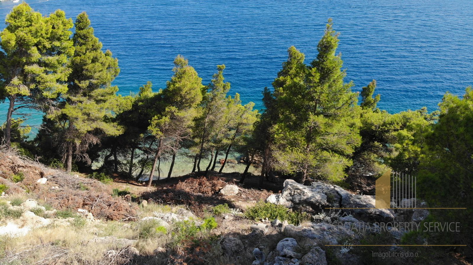 Eine einzigartige Villa in exklusiver Lage, erste Reihe zum Strand – Omiška Riviera! Exklusiver Verkauf!