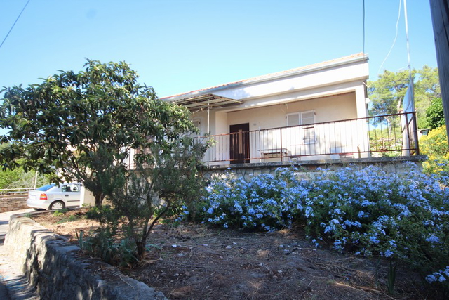 Izuzetna prilika: Šarmantna kuća 50 m od mora – Vrboska, Hvar!