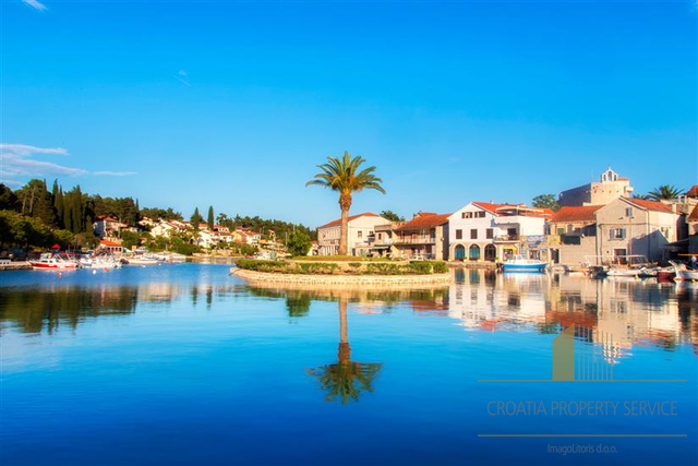 Exceptional opportunity: Charming house 50 m from the sea - Vrboska, Hvar!