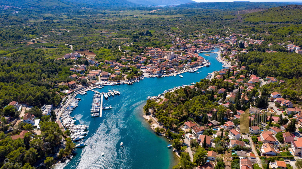 Exceptional opportunity: Charming house 50 m from the sea - Vrboska, Hvar!