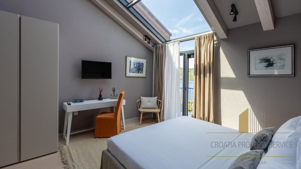 Villa di lusso in pietra in prima fila sul mare nei dintorni di Dubrovnik!