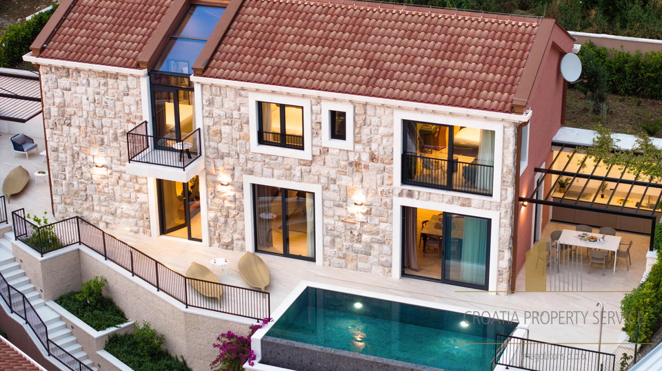 Villa di lusso in pietra in prima fila sul mare nei dintorni di Dubrovnik!