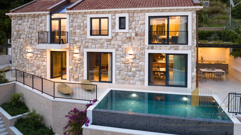 Villa di lusso in pietra in prima fila sul mare nei dintorni di Dubrovnik!